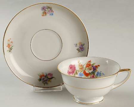 HC181 Footed Cup & Saucer Set