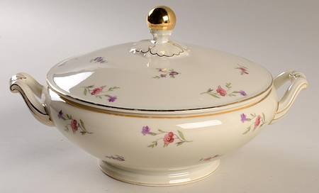 Victoria (Smooth) Round Covered Vegetable by Heinrich - H&C