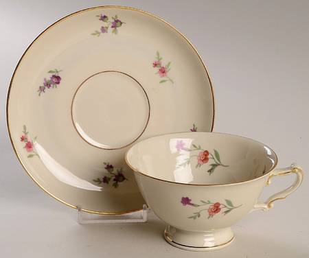Victoria (Smooth) Footed Cup & Saucer Set by Heinrich - H&C
