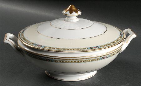 12945 Round Covered Vegetable by Heinrich - H&C
