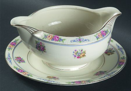 Celia Gravy Boat with Attached Underplate