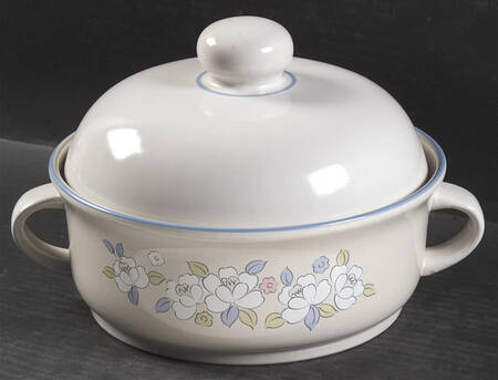 Fleur De Lune 2 Qt Round Covered Casserole
