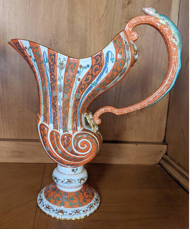 Red Dynasty (G) 34 Oz Pitcher