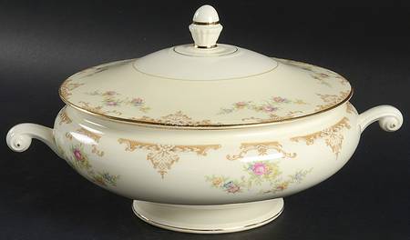 Aristocrat Round Covered Vegetable