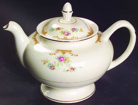 Aristocrat Teapot & Lid