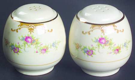 Aristocrat Salt & Pepper Set