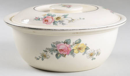 Armand (Virginia Rose Shape) Round Covered Vegetable