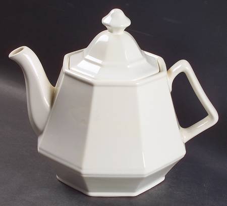 Colonial White Teapot & Lid