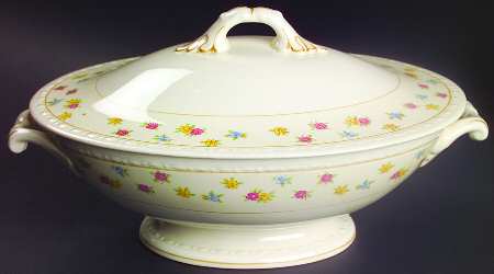 Moselle (Eggshell Georgian) Oval Covered Vegetable by Homer Laughlin 