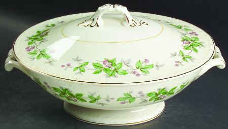 Greenbriar Oval Covered Vegetable
