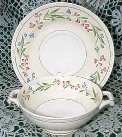 G3326 Footed Cream Soup Bowl & Saucer Set