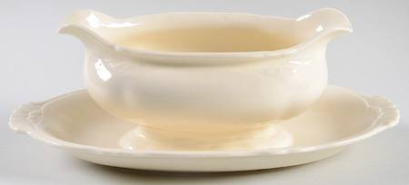 HLC450 Gravy Boat with Attached Underplate