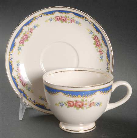 N1402 Footed Cup & Saucer Set