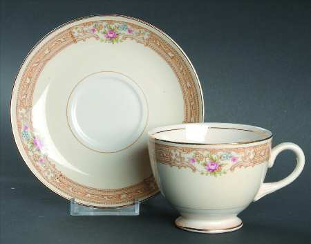 N1690 Footed Cup & Saucer Set