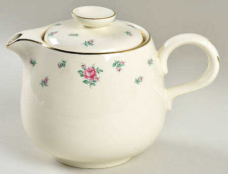 Rambler Rose (Eggshell Georgian, American Vogue) Teapot & Lid