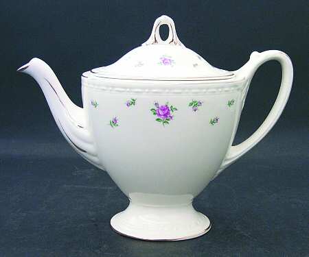 Rambler Rose (Eggshell Georgian, American Vogue) Teapot & Lid