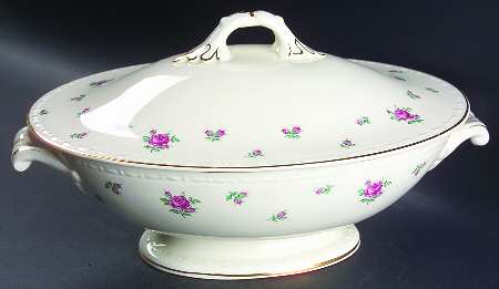 Rambler Rose (Eggshell Georgian, American Vogue) Oval Covered Vegetable