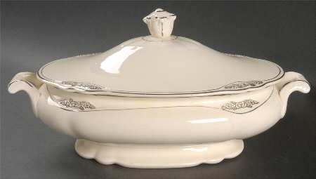 Silver Rose Patrician Silver Scroll Oval Covered Vegetable