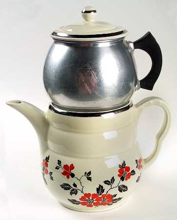 Red Poppy (Platinum Ring) Daniel Coffee Pot & Lid with Metal Drip & Infuser