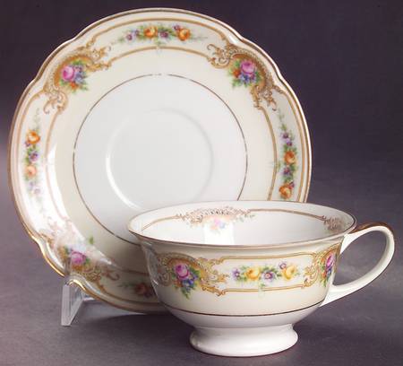 The Ascot Footed Cup & Saucer Set