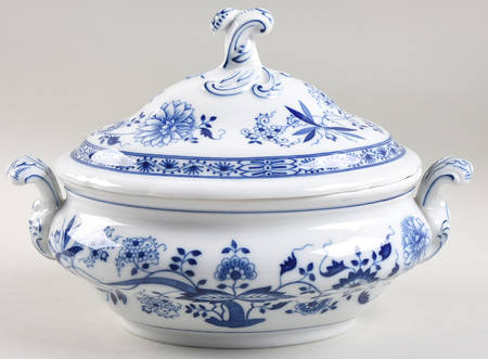 Blue Onion Oval Covered Vegetable