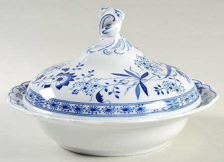 Blue Onion Round Covered Vegetable