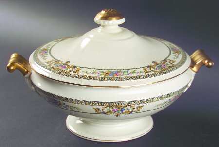 Carinthia Round Covered Vegetable