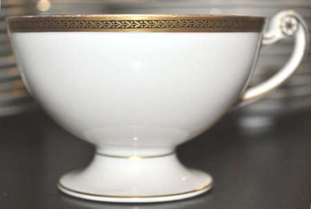 HUT20 Footed Cup by Hutschenreuther