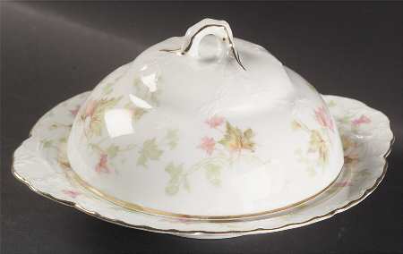 Maple Leaf (Scalloped) Round Covered Butter