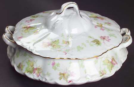 Maple Leaf (Scalloped) Round Covered Vegetable
