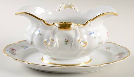 Mayfair (White, 7619) Gravy Boat with Attached Underplate