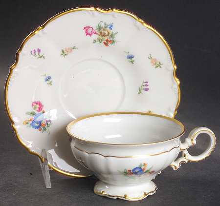 Mayfair (White, 7619) Footed Cup & Saucer Set