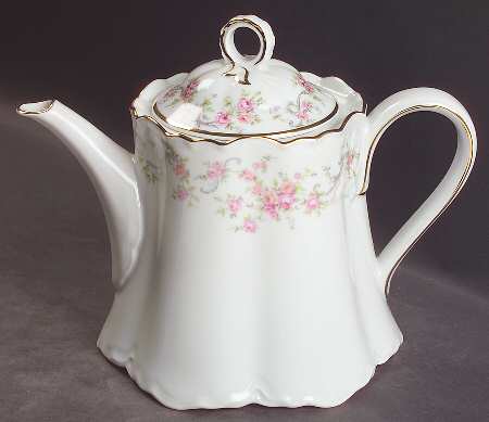 Richelieu Teapot & Lid