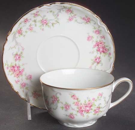 Richelieu Flat Cup & Saucer Set