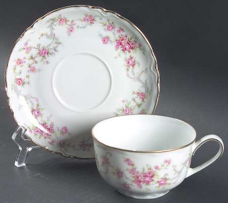 Richelieu Flat Cup & Saucer Set