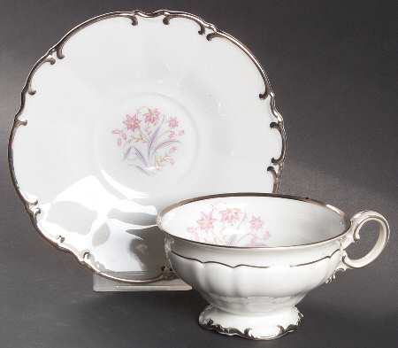 The Rondo Footed Cup & Saucer Set