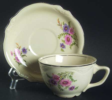VR175 Flat Cup & Saucer Set
