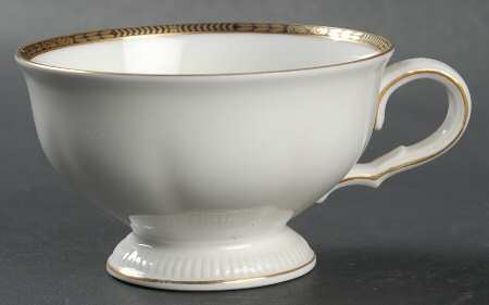 HUT583 Footed Cup