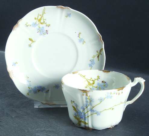 H2832 Oversized Cup & Saucer Set
