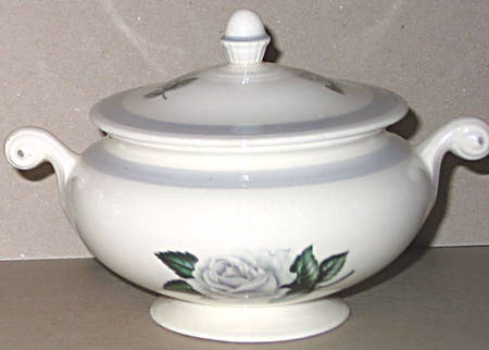HLC759 Sugar Bowl & Lid by Homer Laughlin 
