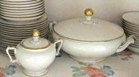 6257 Round Covered Vegetable