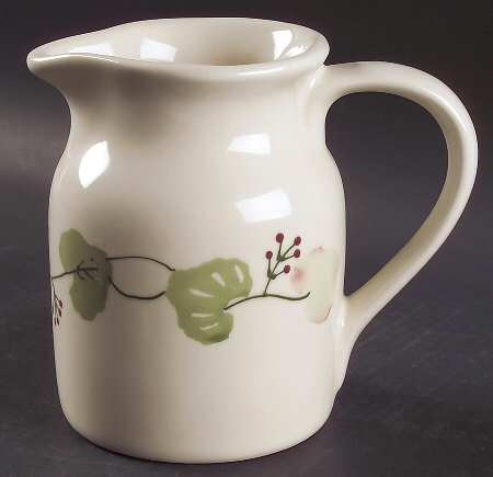 Geranium 32 Oz Pitcher