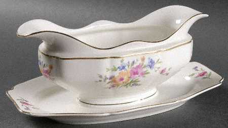16257 Gravy Boat with Attached Underplate