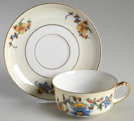 10698 Flat Cup & Saucer Set