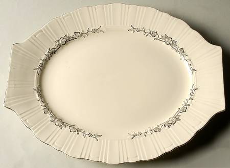 Platinum Wreath 15" Oval Serving Platter