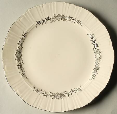 Platinum Wreath Luncheon Plate