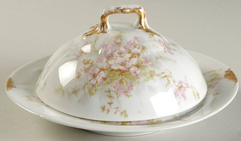 Schleiger 146q Round Covered Butter with Strainer