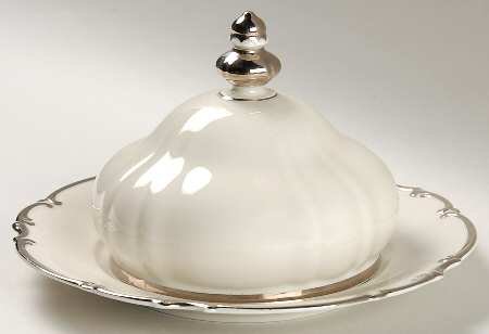 Revere (Cream) Round Covered Butter