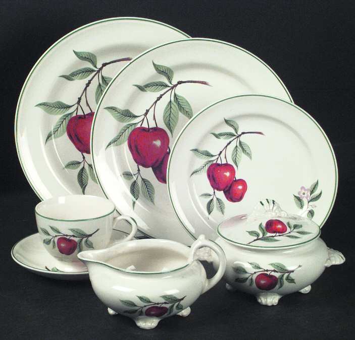 Red Apple (Rim Shape) Salad Plate