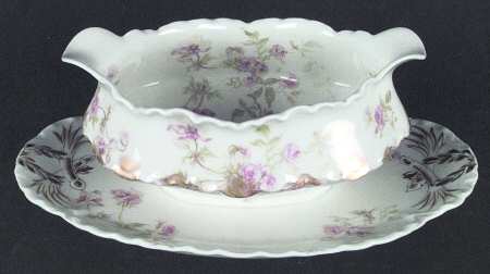 Schleiger 660 Gravy Boat with Attached Underplate